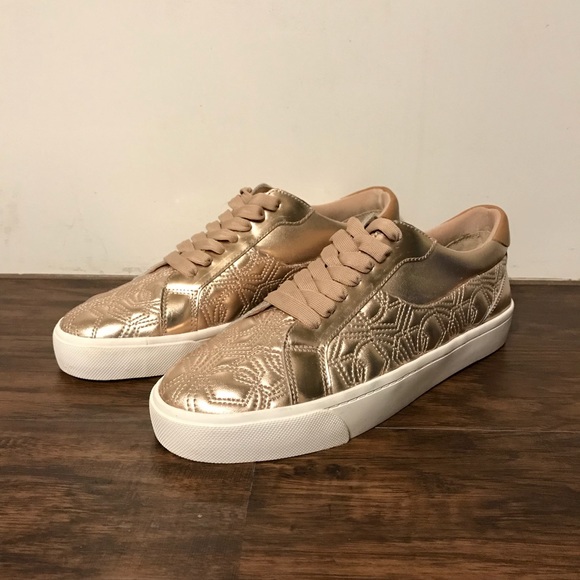 vince camuto tennis shoes